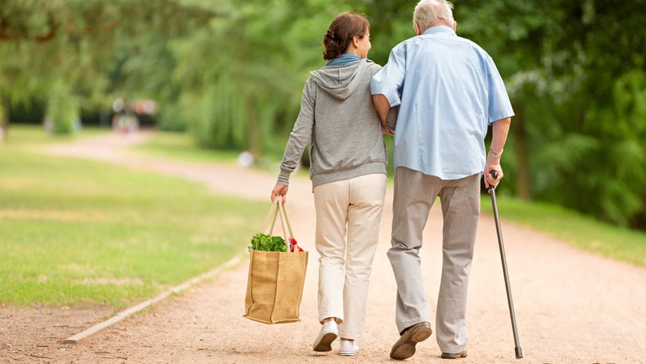 Accompagnement des personnes âgées : pourquoi un besoin de répit pour les proches ?