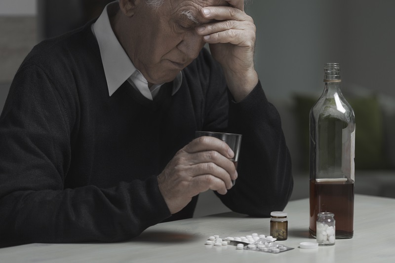 Alcoolisme et tabagisme, des facteurs de risque accentués avec l’âge