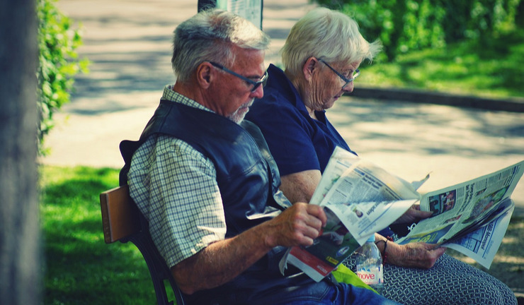 3 façons de stimuler l'esprit et favoriser le bien-être des seniors grâce à la lecture