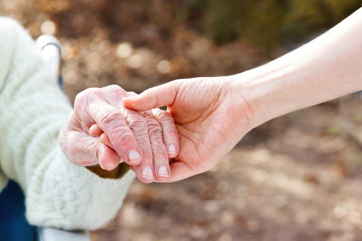 Quelle est la place des soins palliatifs dans la médecine pour personnes âgées ?